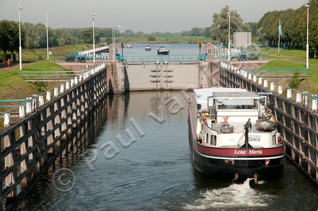 Schepen in Wilhelminasluis; Ships in Wilhelminasluis PVH3-44188