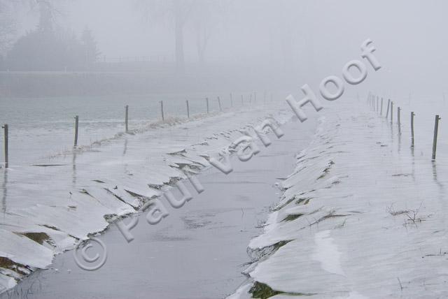 Sloot met ijs bij hoog water PVH2-8108